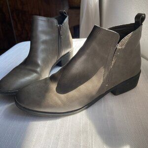 Acme Women’s Size 8 Gray Leather Ankle Boots Chelsea Side Zip